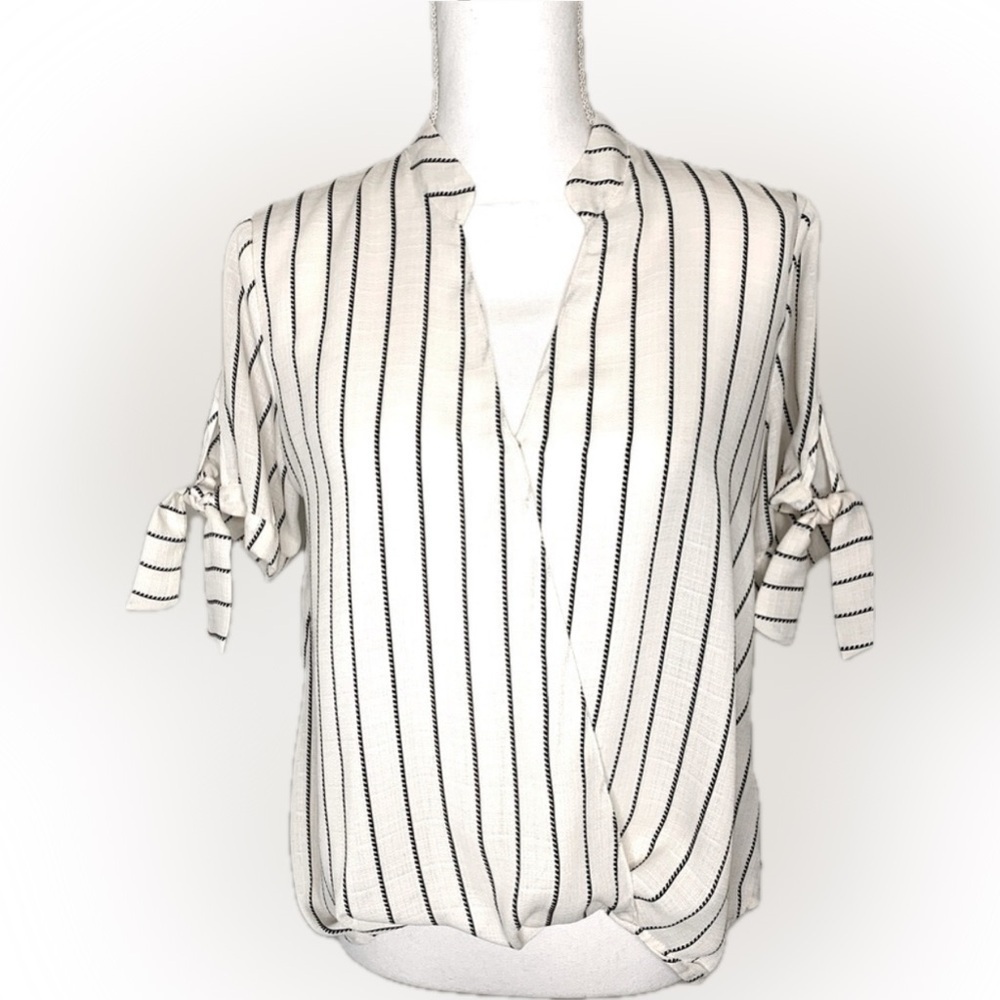 Lush Women’s Creme Tie Sleeve Stripe Top‎ Size Small